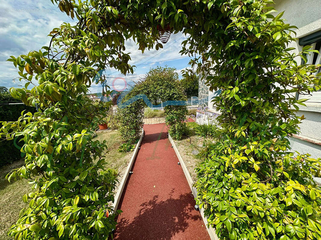 Maison à BONNIERES-SUR-SEINE