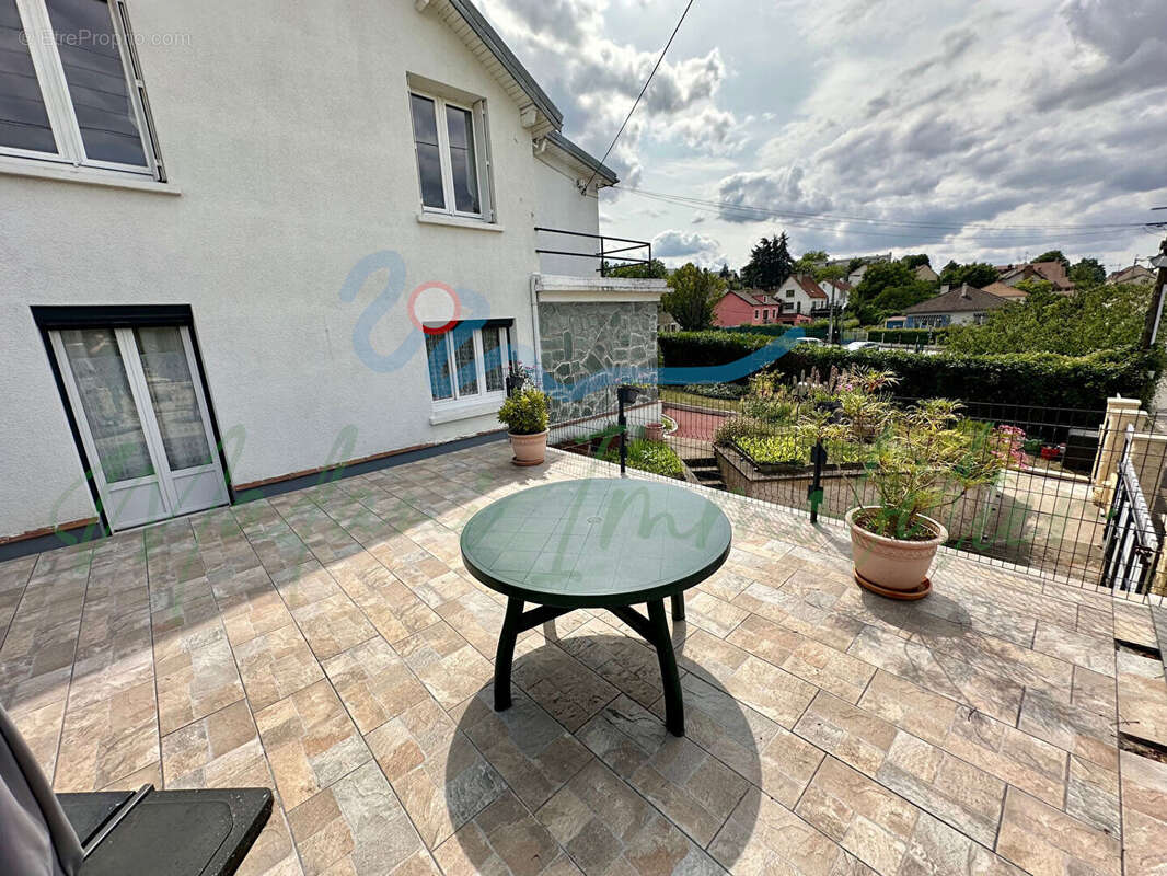 Maison à BONNIERES-SUR-SEINE