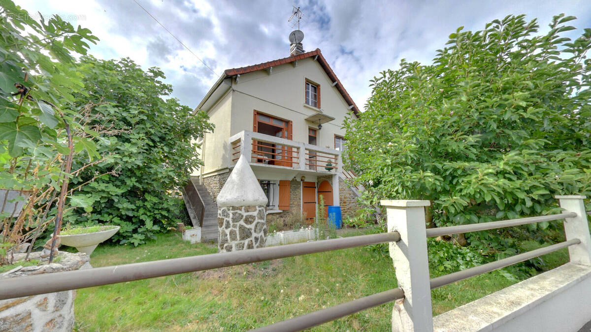 Maison à ROISSY-EN-BRIE