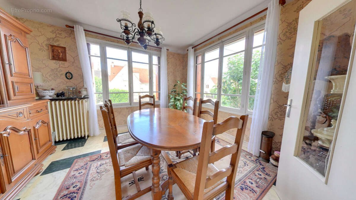 Maison à ROISSY-EN-BRIE