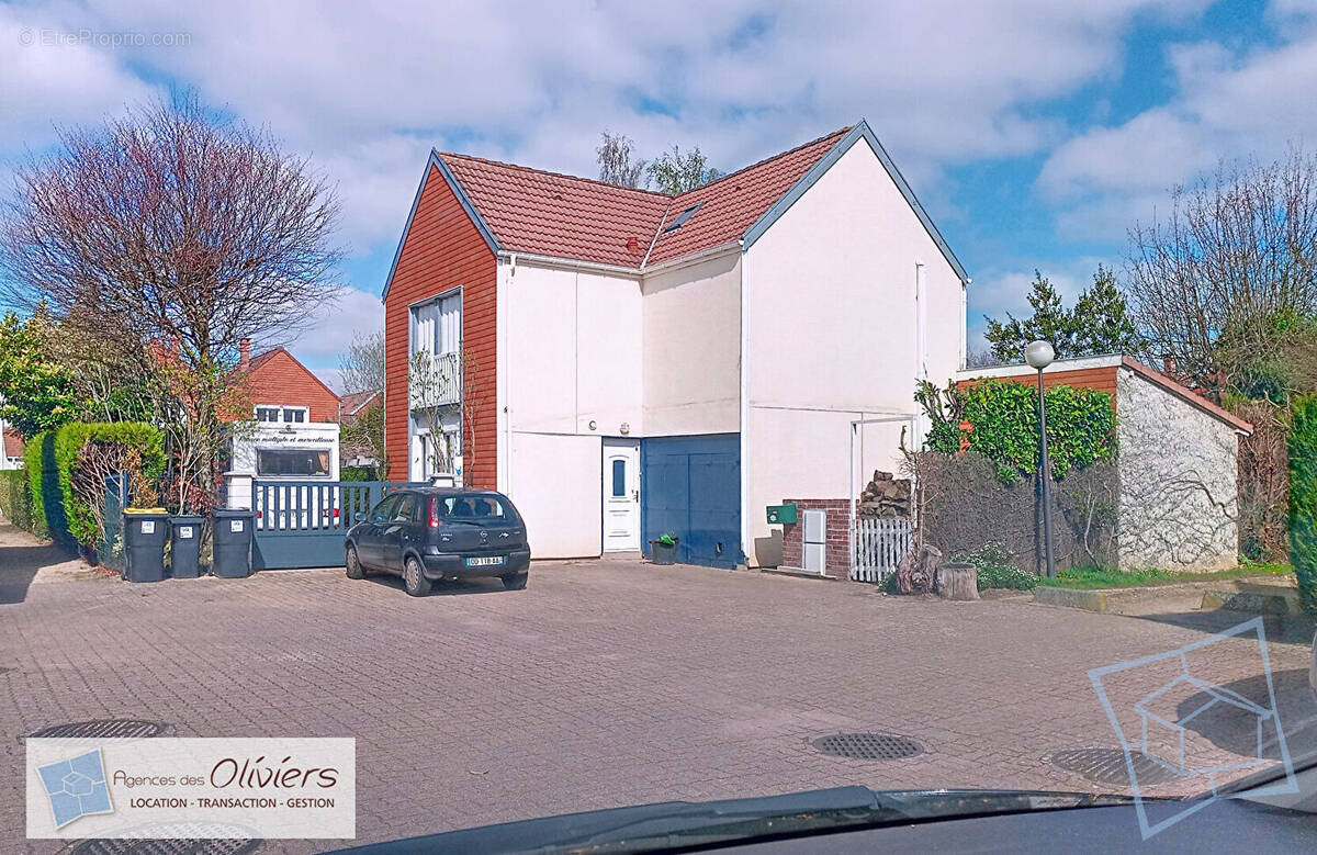 Maison à VOISINS-LE-BRETONNEUX