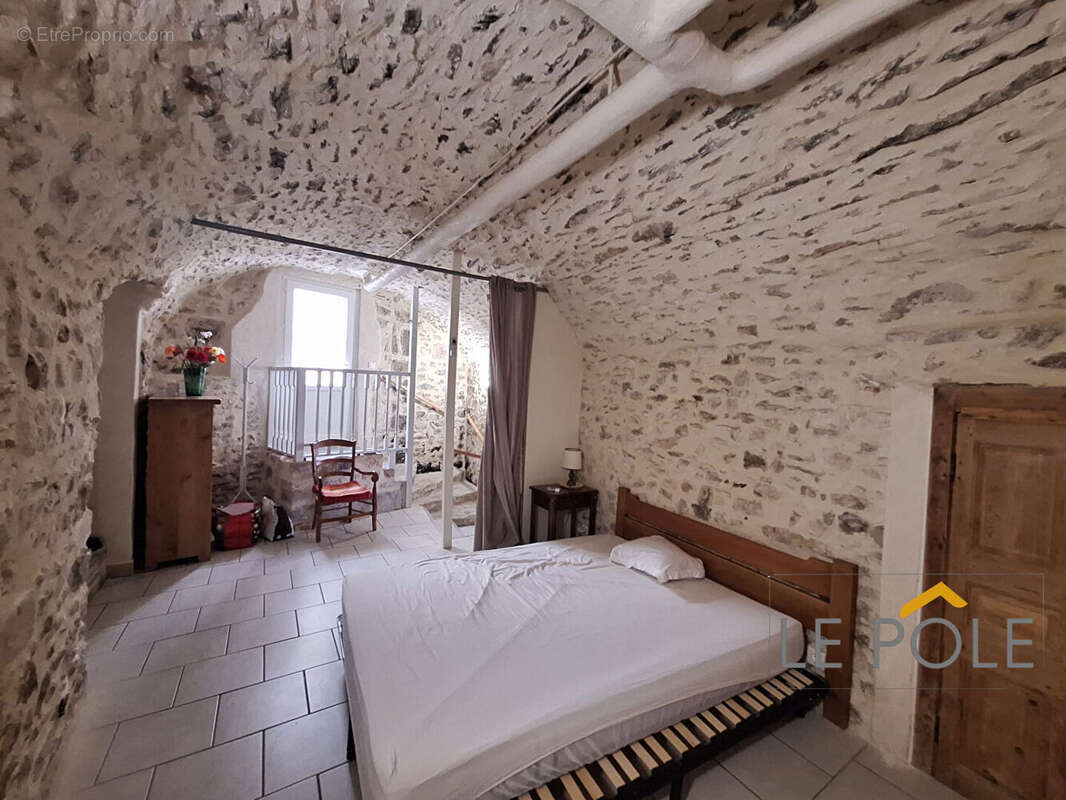 Appartement à BOURG-SAINT-ANDEOL