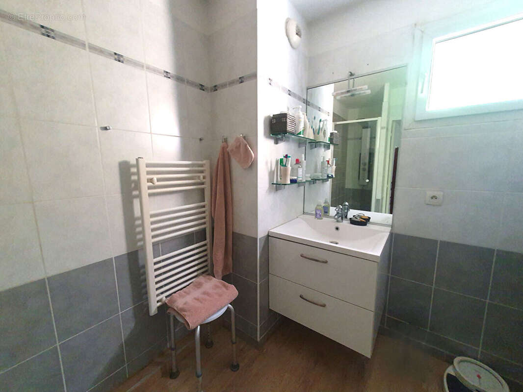 Appartement à UCHAUD