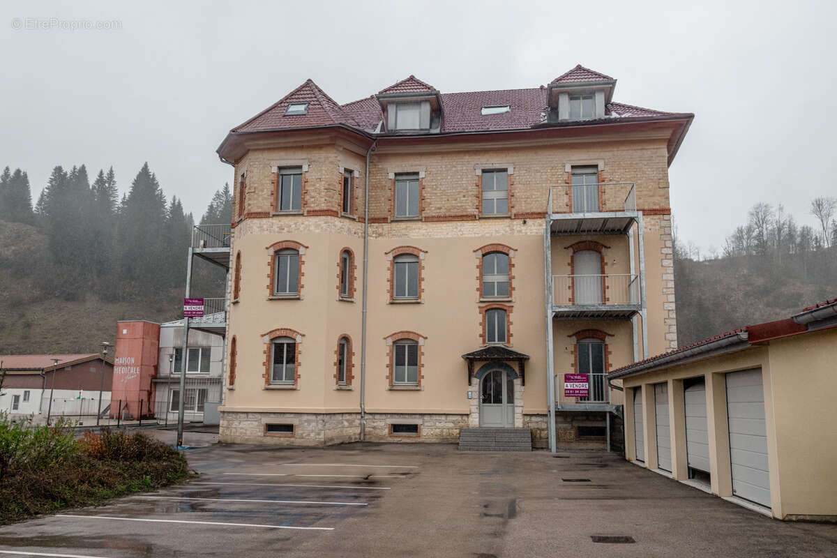Appartement à LA CLUSE-ET-MIJOUX