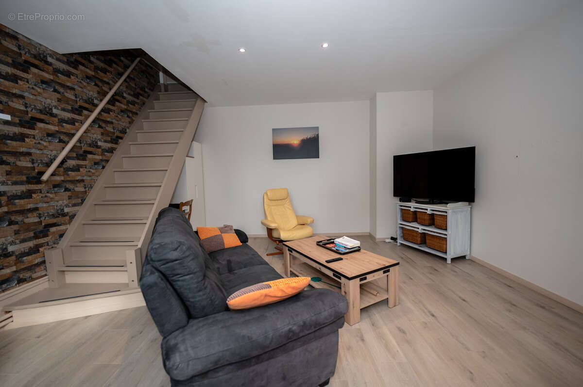 Appartement à FRASNE