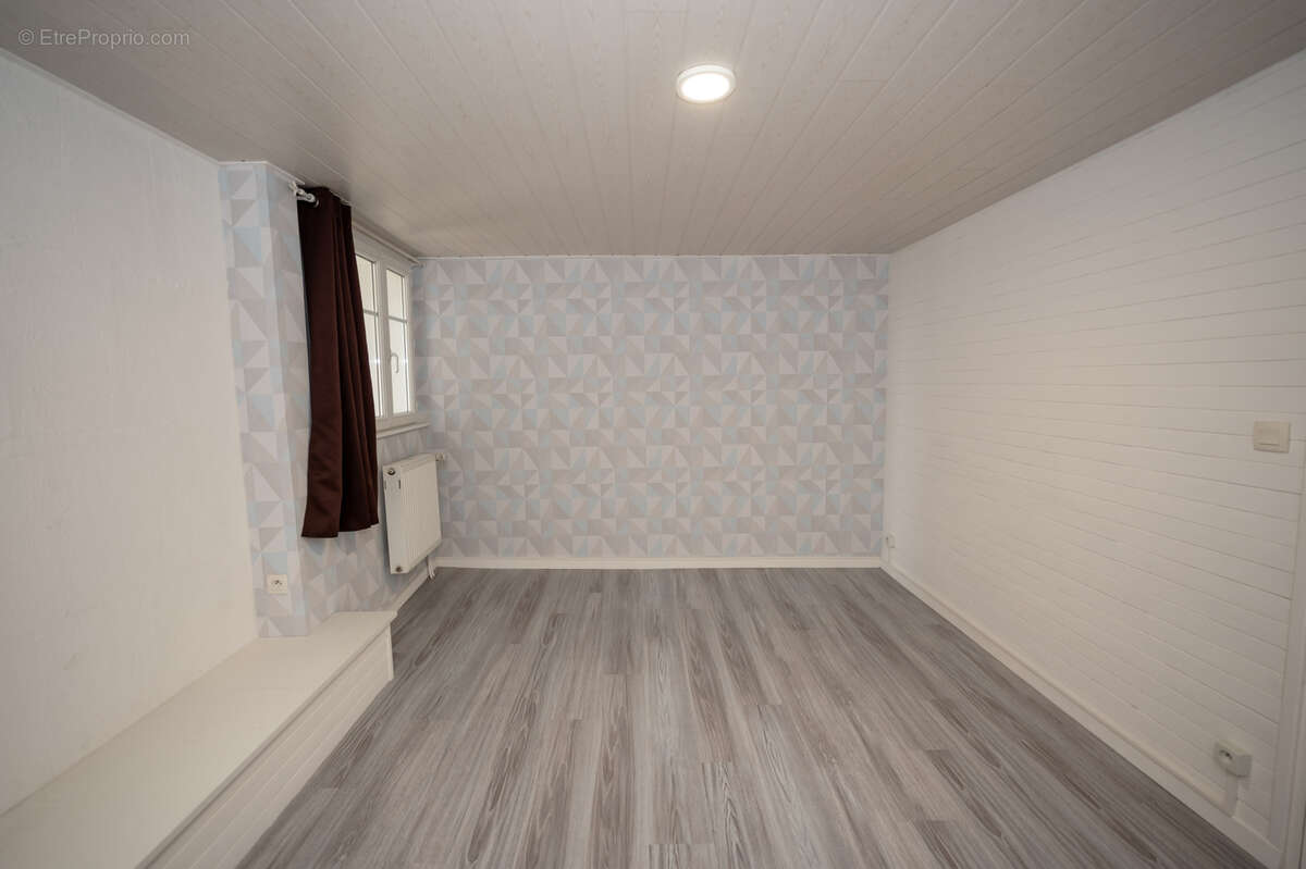 Appartement à FRASNE