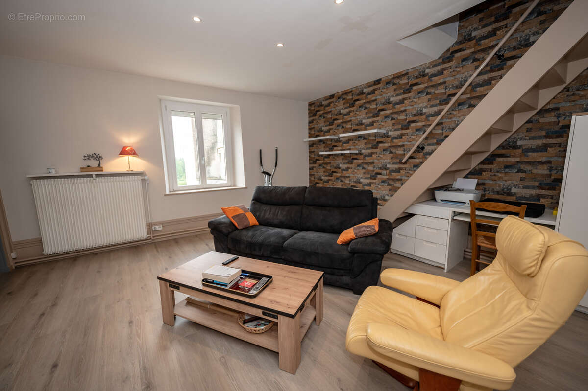 Appartement à FRASNE