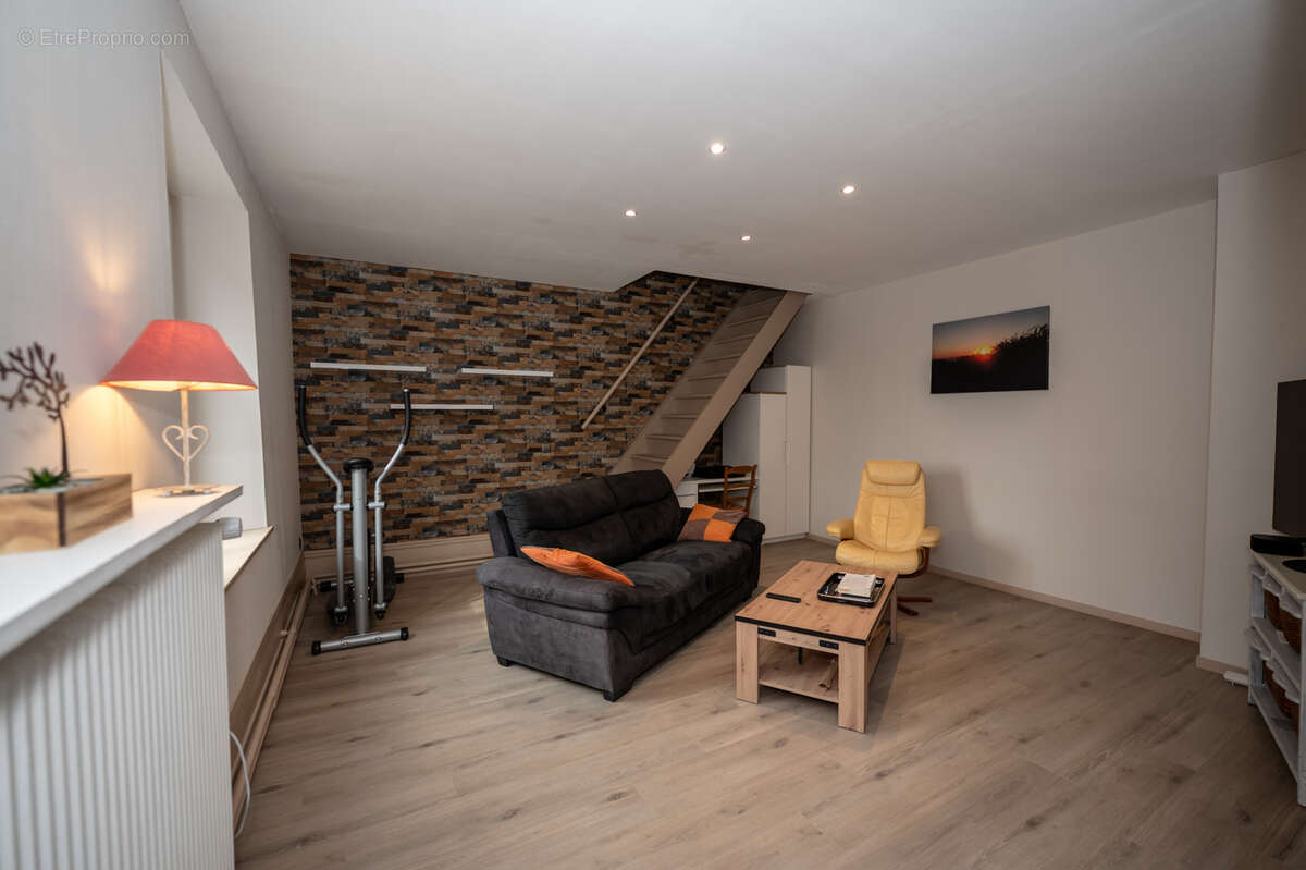 Appartement à FRASNE