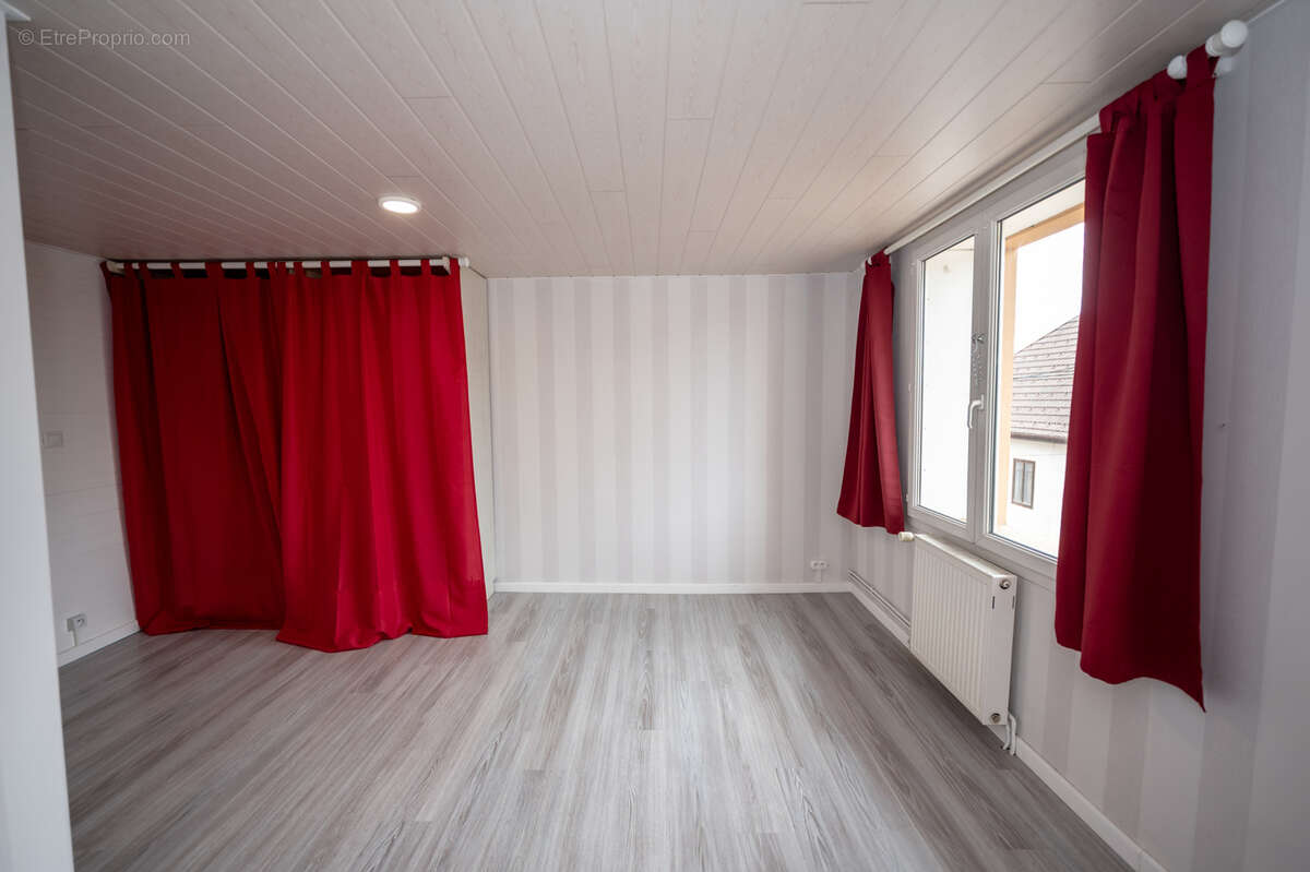 Appartement à FRASNE