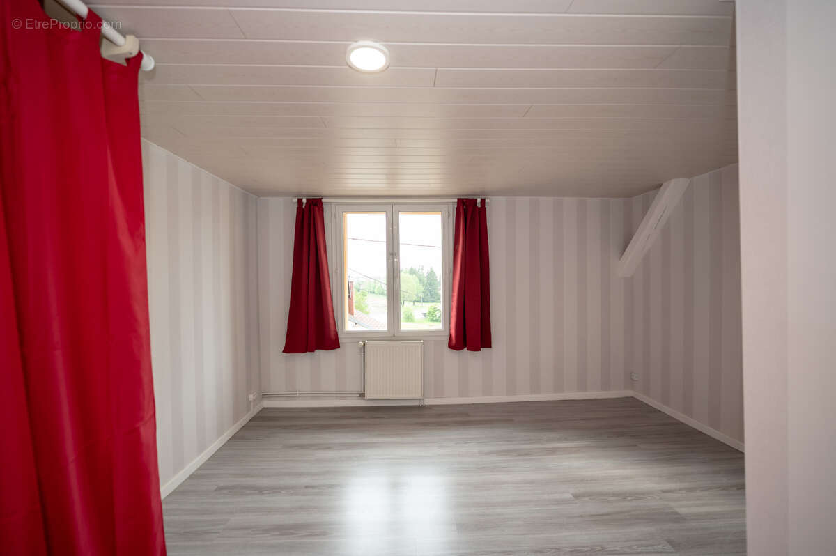 Appartement à FRASNE