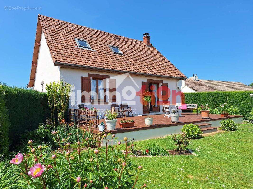 Maison à SAINT-PIERRE-EN-VAL