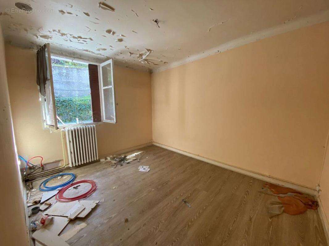 Commerce à TERRASSON-LAVILLEDIEU