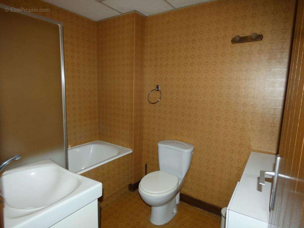 Commerce à CRESSENSAC