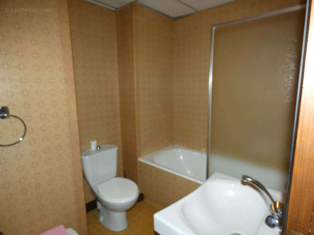 Commerce à CRESSENSAC