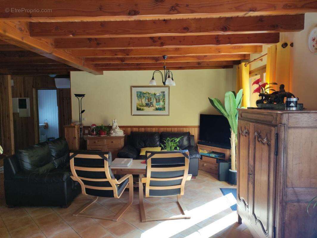 Maison à LACHAPELLE-AUZAC