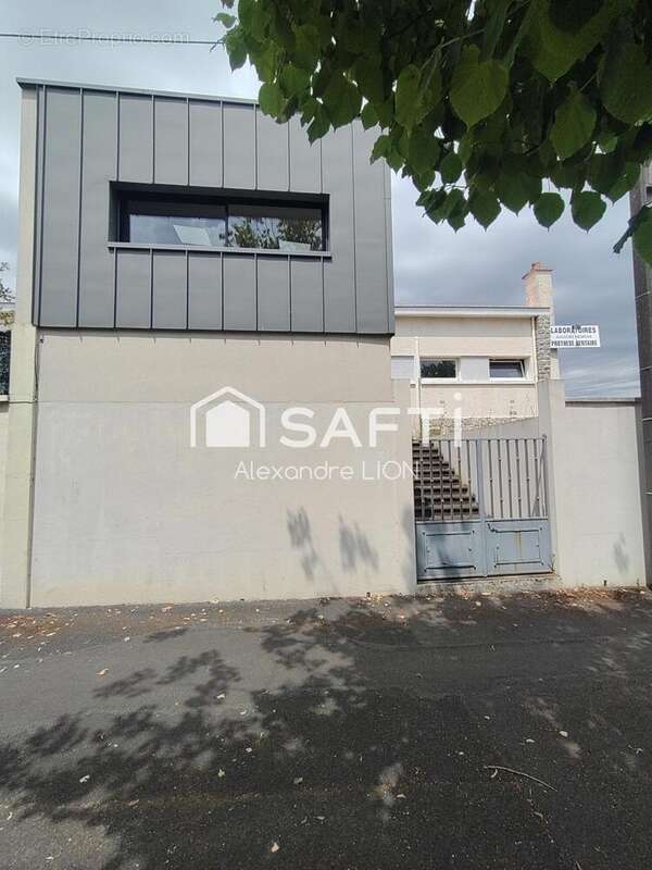 Photo 2 - Commerce à NIORT