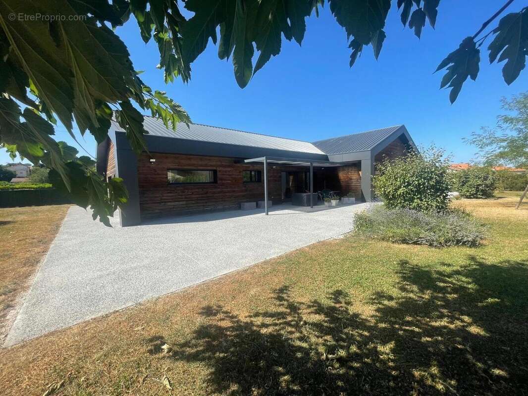 Photo 2 - Maison à PEROUGES