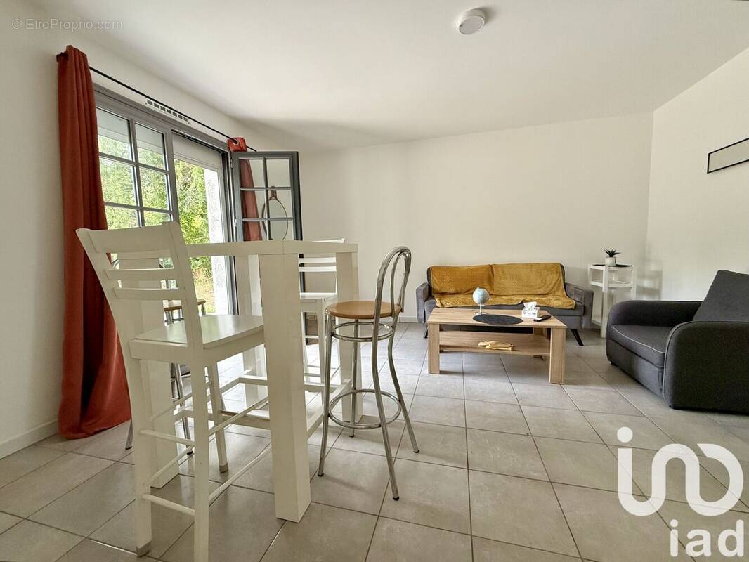 Photo 1 - Maison à MIGNALOUX-BEAUVOIR