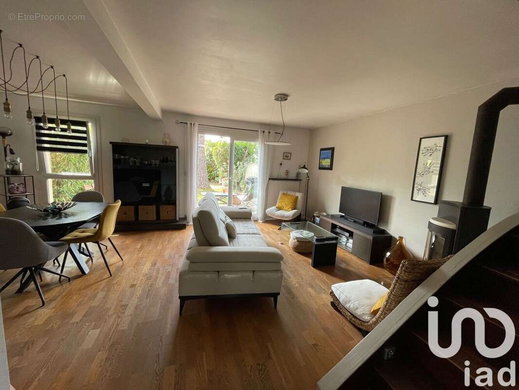 Photo 2 - Maison à LE COUDRAY-MONTCEAUX