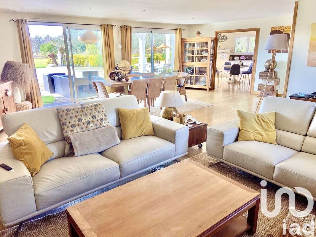 Photo 2 - Maison à SAINT-JULIEN-EN-BORN