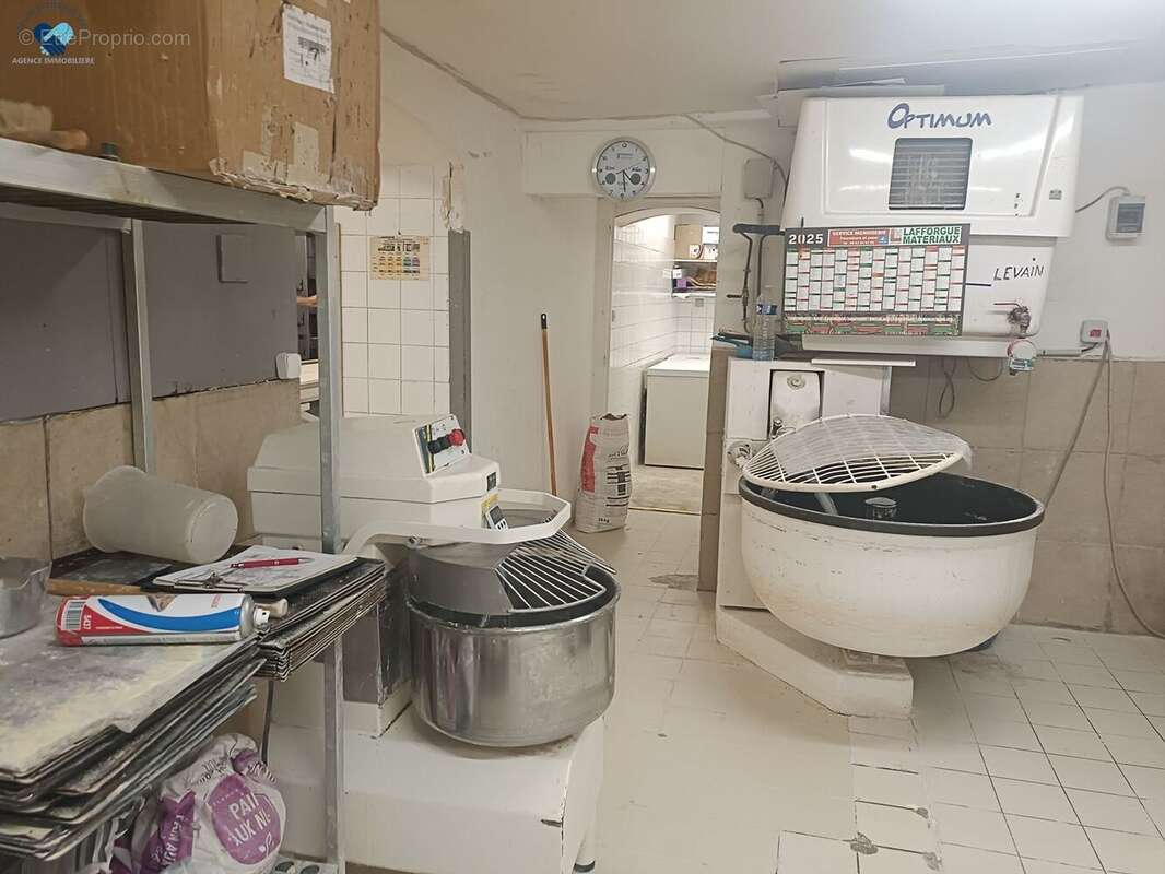 Commerce à LONGAGES