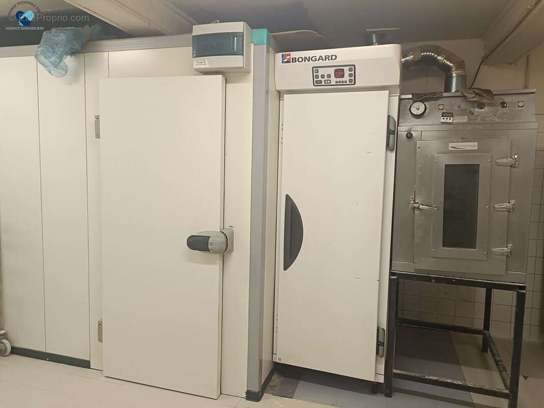 Commerce à LONGAGES