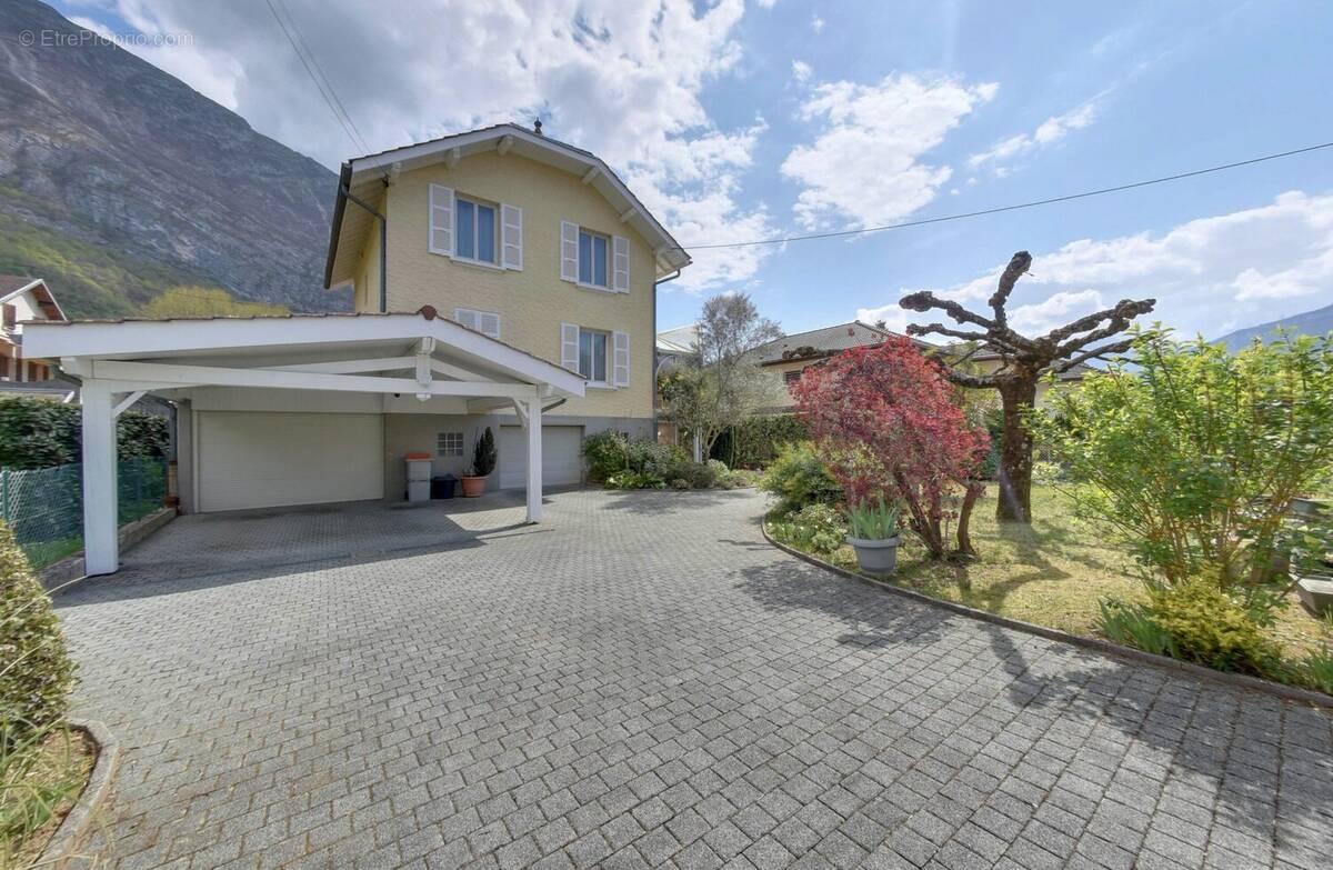 Maison à SAINT-EGREVE