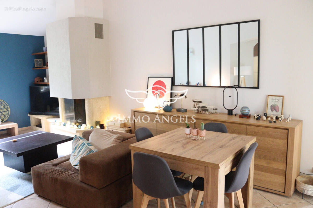 Maison à SAINT-CLEMENT-DE-RIVIERE