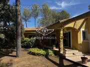 Maison à SAINT-CLEMENT-DE-RIVIERE