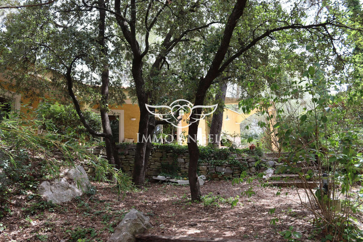 Maison à SAINT-CLEMENT-DE-RIVIERE