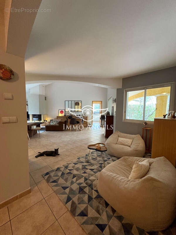 Maison à SAINT-CLEMENT-DE-RIVIERE