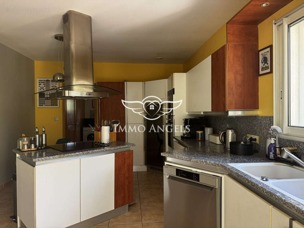 Maison à SAINT-CLEMENT-DE-RIVIERE