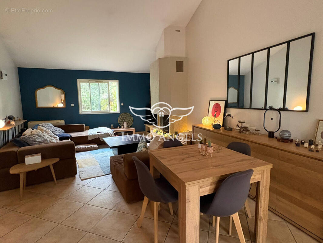 Maison à SAINT-CLEMENT-DE-RIVIERE