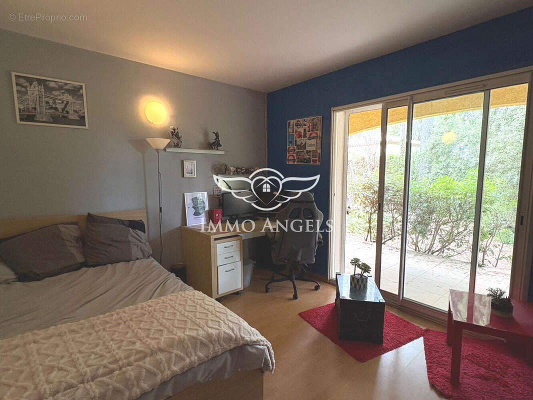 Maison à SAINT-CLEMENT-DE-RIVIERE