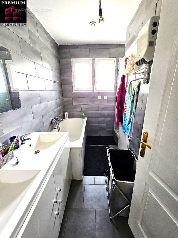 Maison à SAINT-ESTEVE