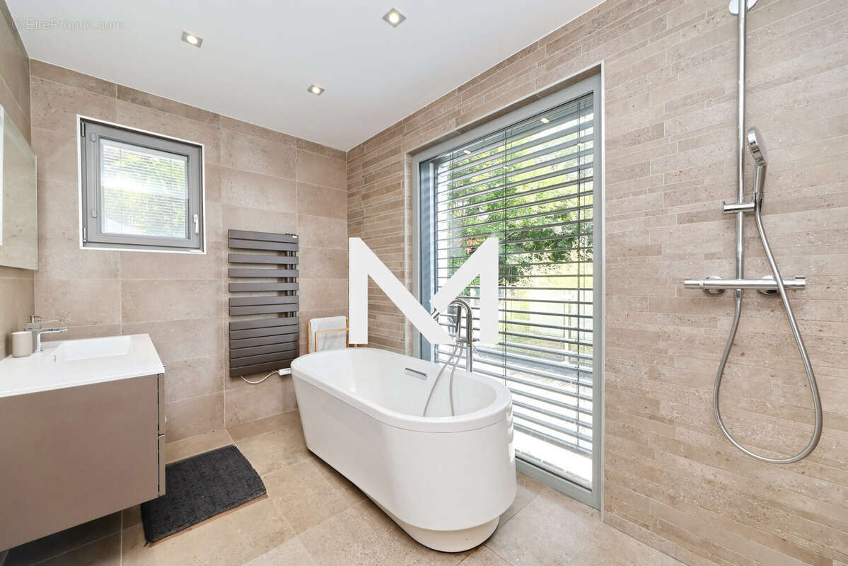 Maison à LA TRONCHE