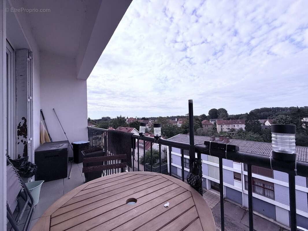 Appartement à SCY-CHAZELLES