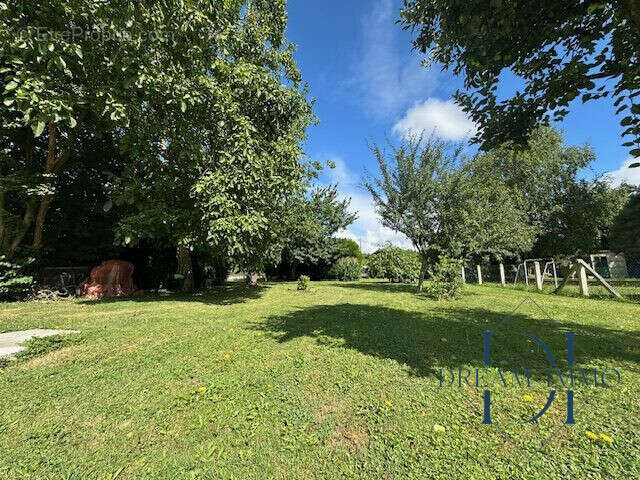 Beau jardin plat arboré avec fruitiers. - Maison à CIVIERES