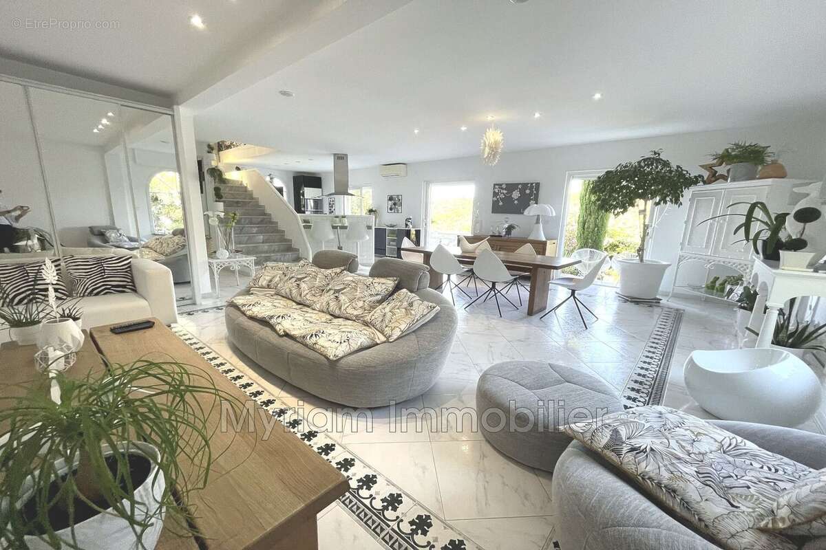 Maison à PEYMEINADE