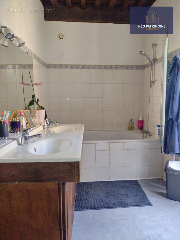 Salle de bain - Maison à LA ROCHE-BLANCHE