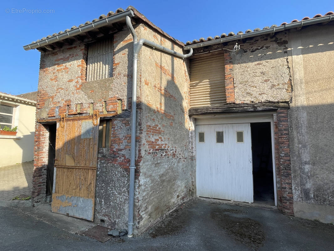 Maison à MONTREVAULT