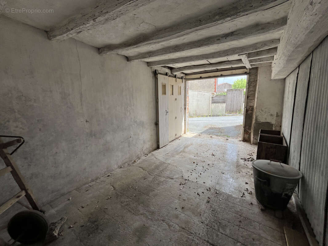 Maison à MONTREVAULT