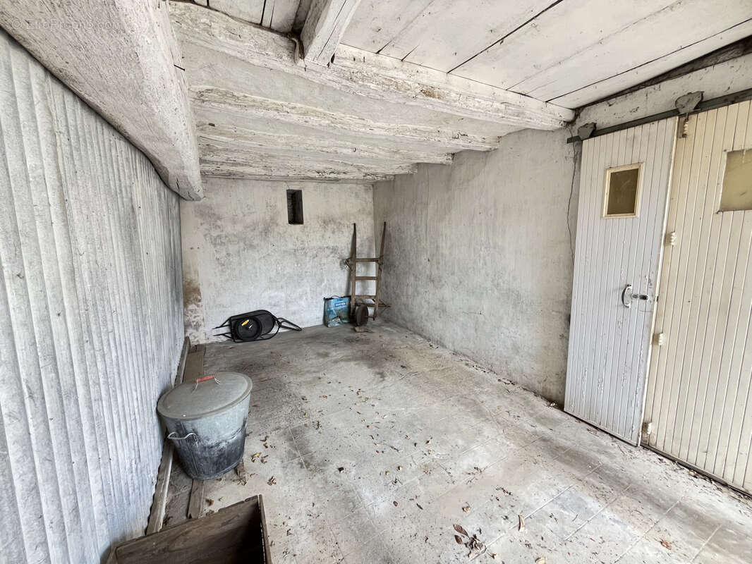 Maison à MONTREVAULT