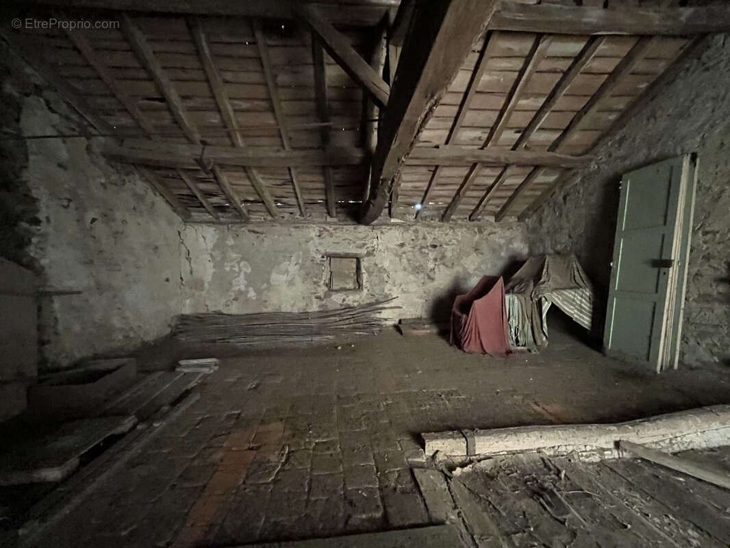 Maison à MONTREVAULT