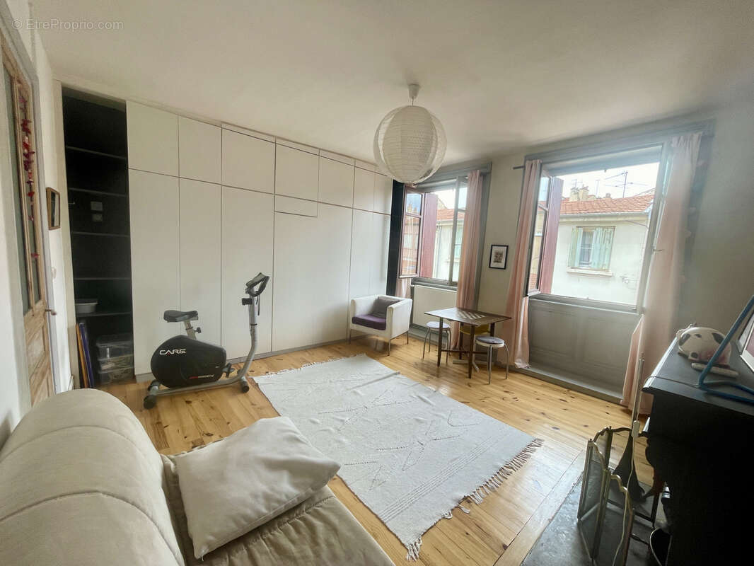 Appartement à SAINT-ETIENNE