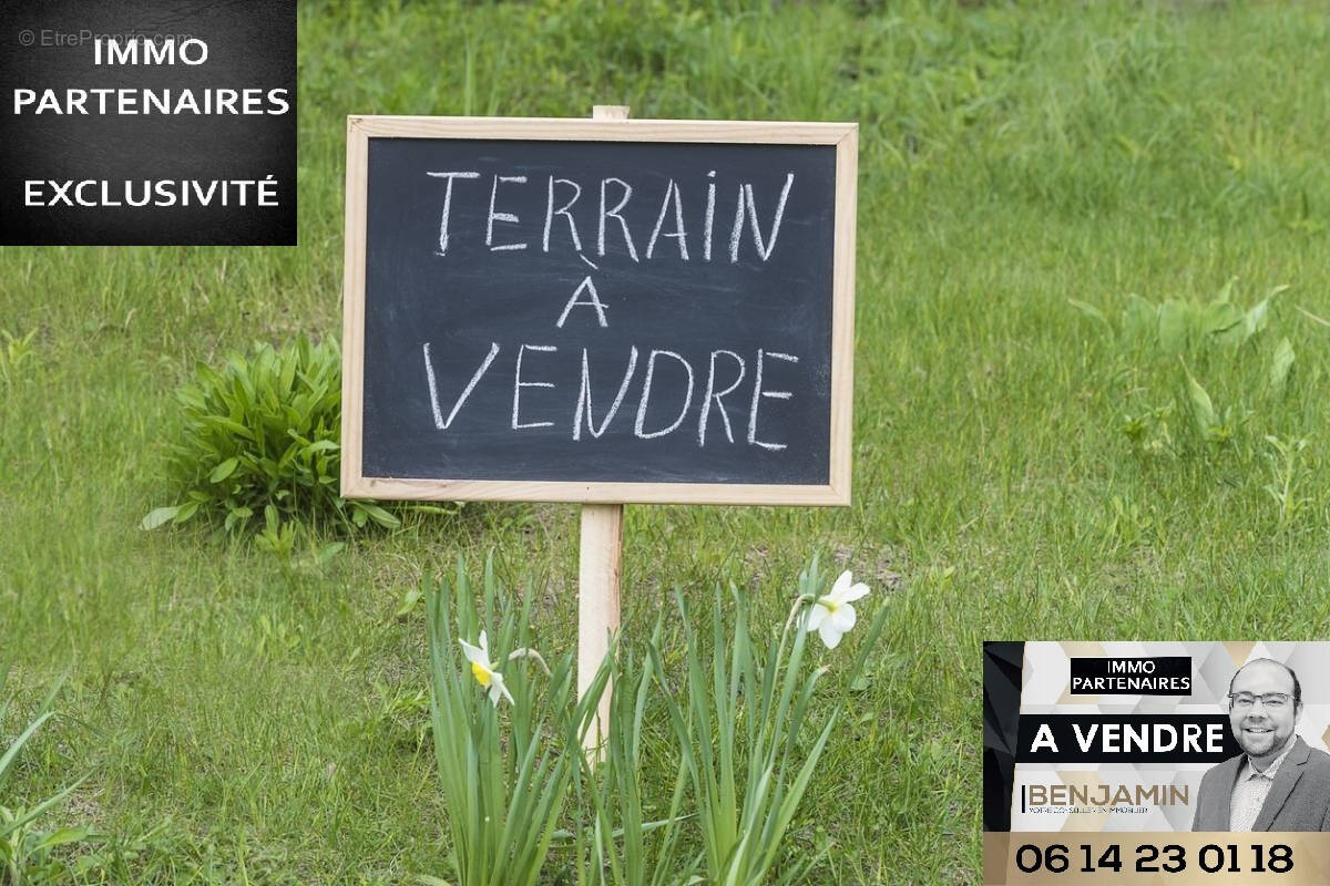 Terrain à SAINT-REMY-EN-ROLLAT