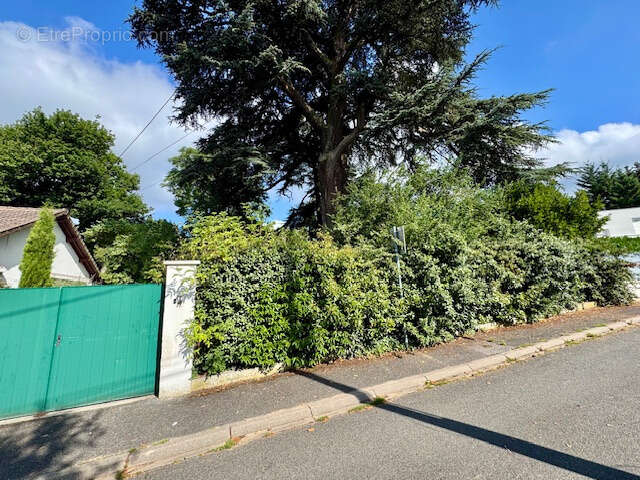 Terrain à SOISY-SUR-SEINE