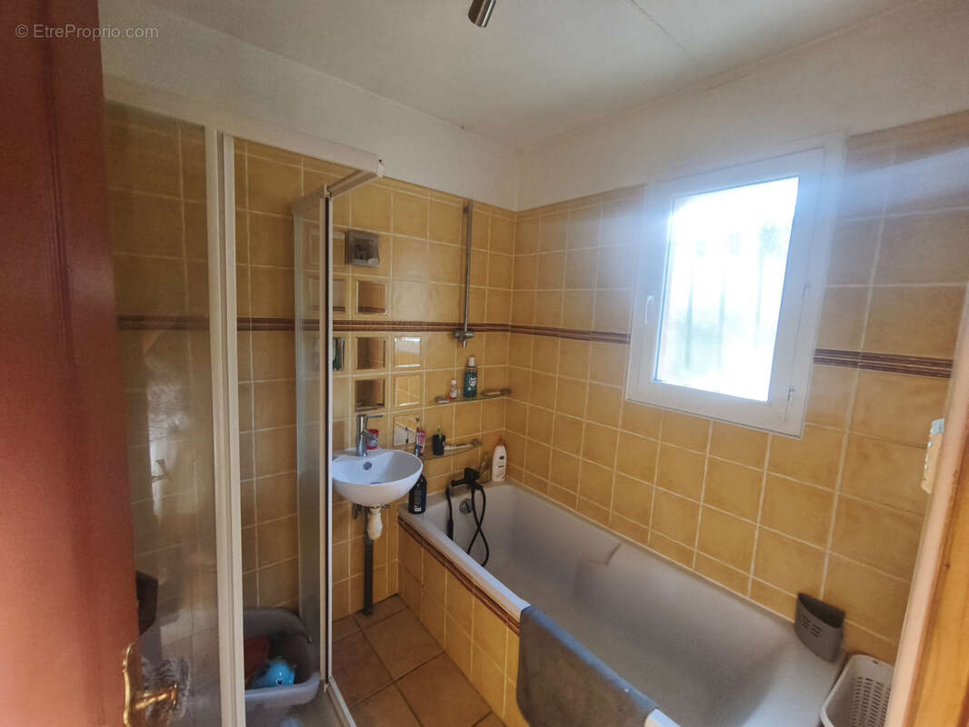 Maison à LE COLLET-DE-DEZE