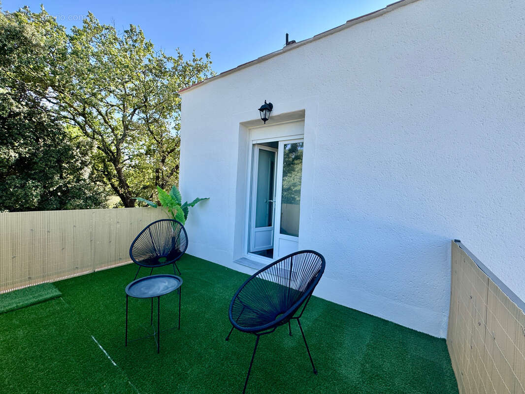 Maison à SAINT-LAURENT-DES-ARBRES