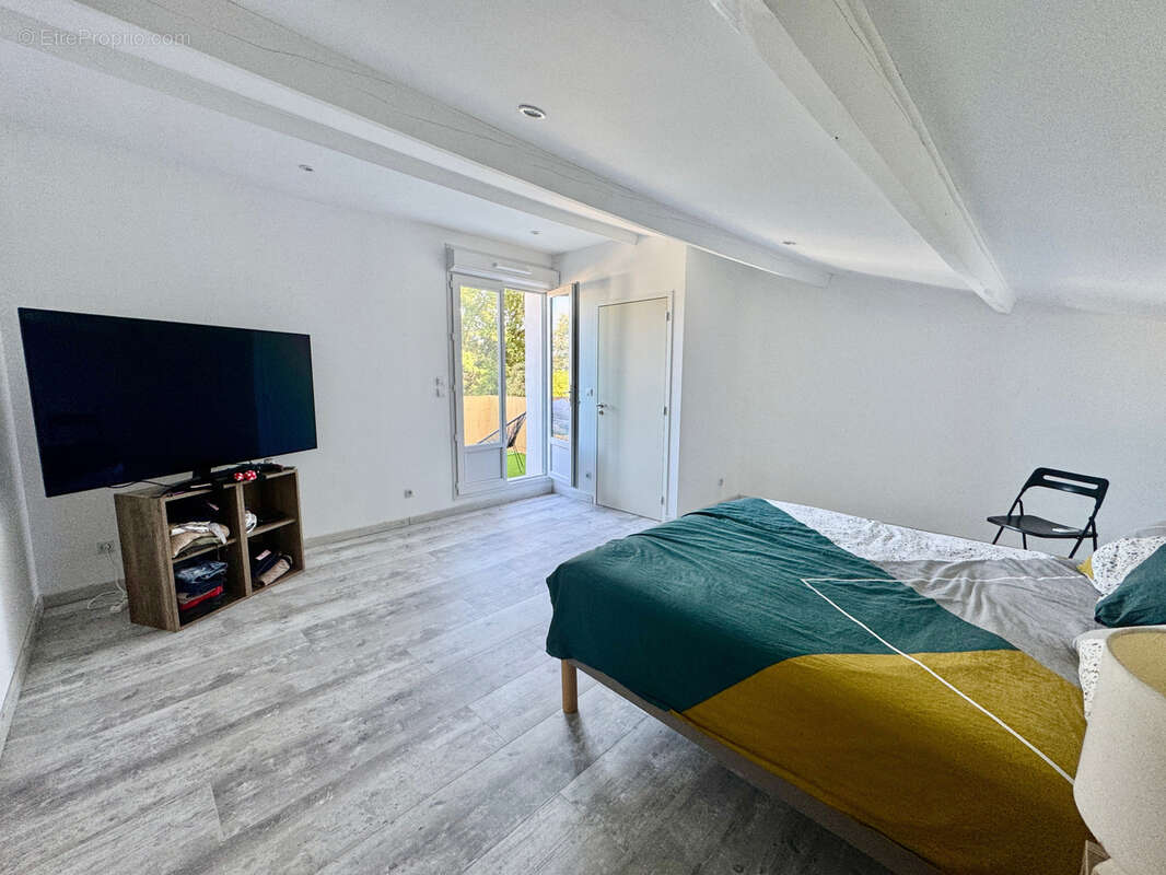 Maison à SAINT-LAURENT-DES-ARBRES